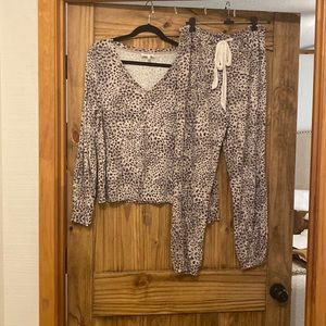 Soma womens pajama/lounge set size L